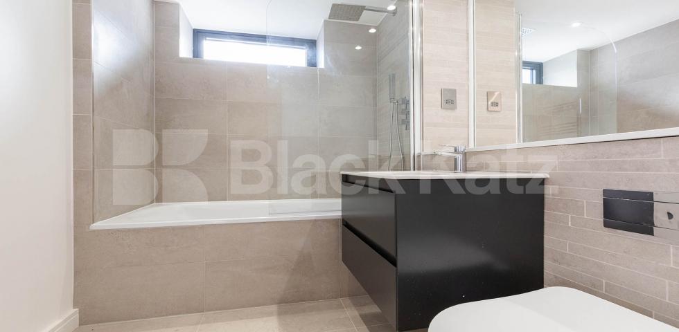 			2 Bedroom, 2 bath, 1 reception Apartment			 Tottenham Lane, Crouch End